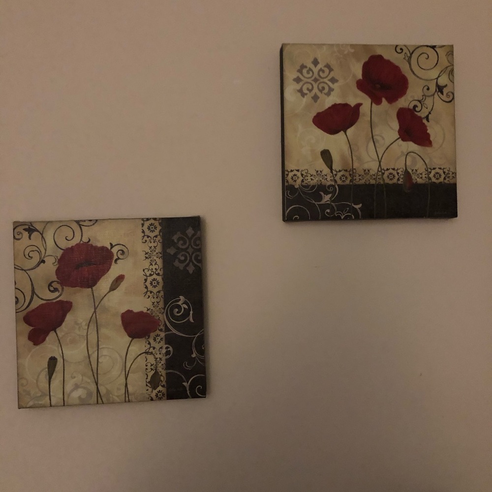 Wall decor / red posies (2pc set)